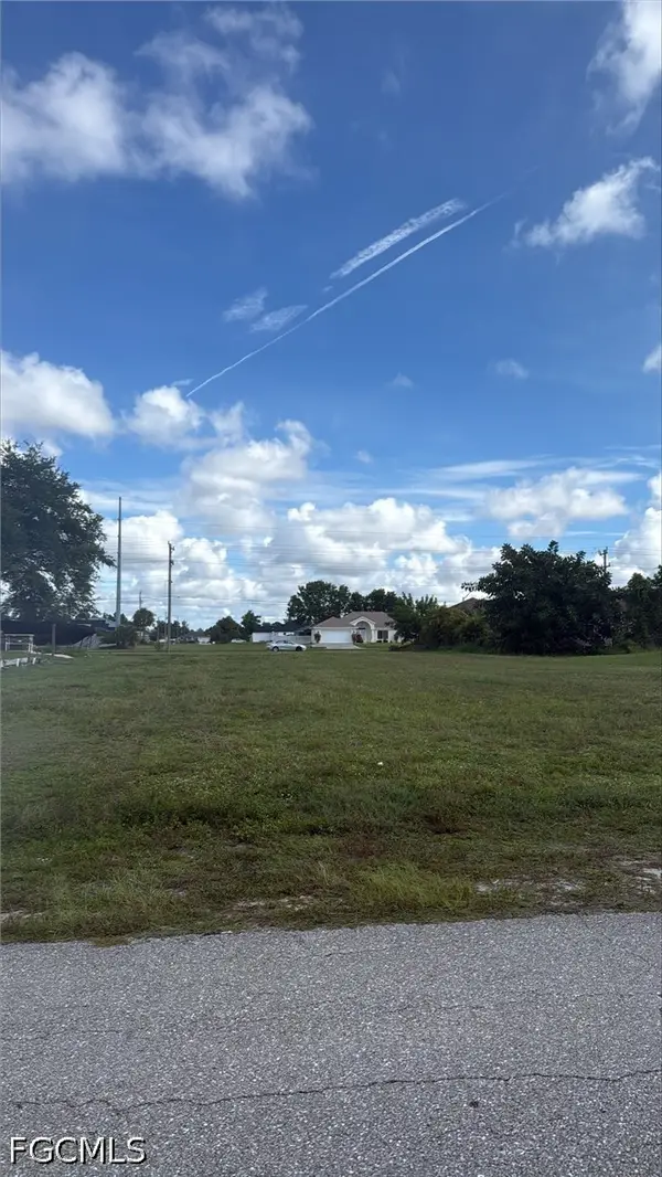 2217 NE 23rd Terrace, Cape Coral, FL 33909