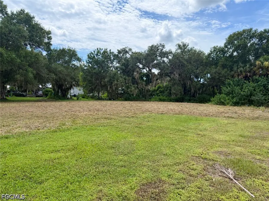869 Avalon Avenue, Labelle, FL 33935 - #3
