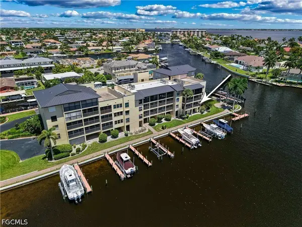 4647 SE 17th Place #105, Cape Coral, FL 33904
