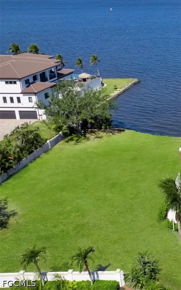 8441 Casa Del Rio Lane, Fort Myers, FL 33919