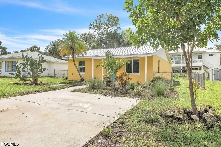 537 Capitol Street, North Fort Myers, FL 33903 - #2