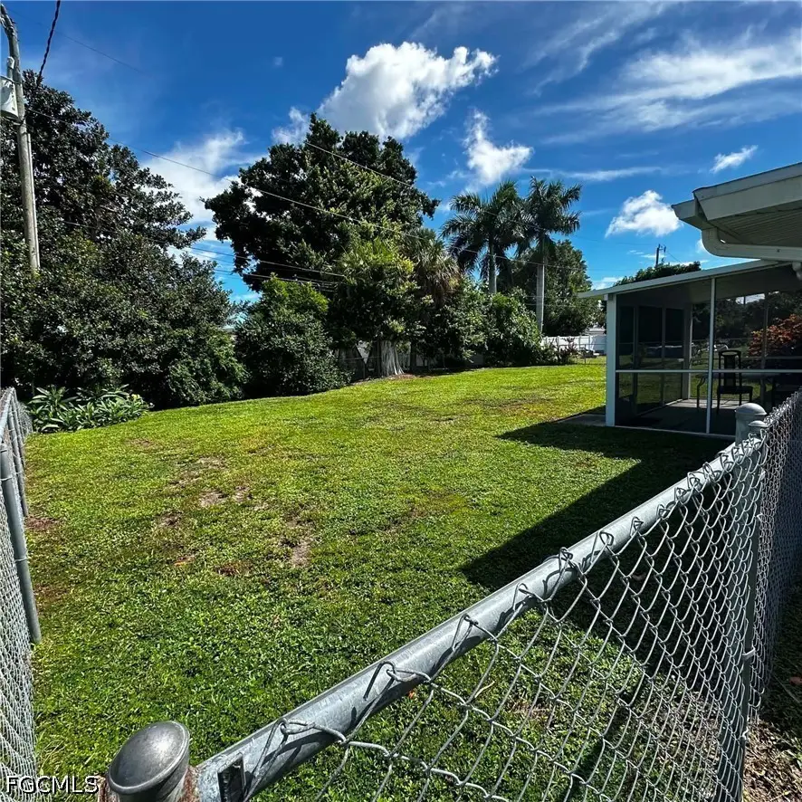1517 SE 42nd Street, Cape Coral, FL 33904 - #2