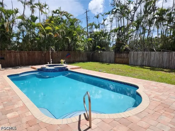 15410 Allen Way, Fort Myers, FL 33908