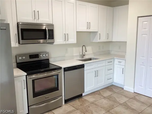 9806 N Roundstone Circle, Fort Myers, FL 33967