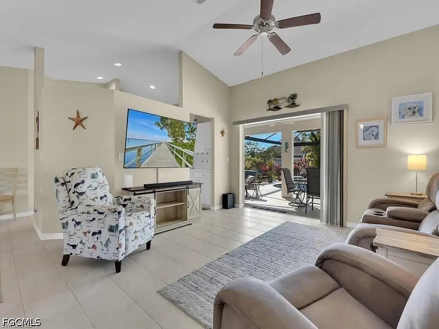 3330 SE 1st Avenue, Cape Coral, FL 33904 - #3