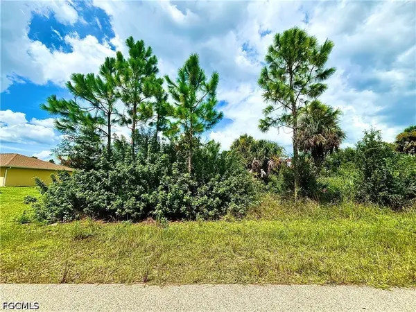 3310 39th Street W, Lehigh Acres, FL 33971