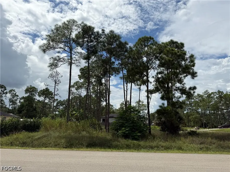 906 E 13th Street, Lehigh Acres, FL 33972 - #2