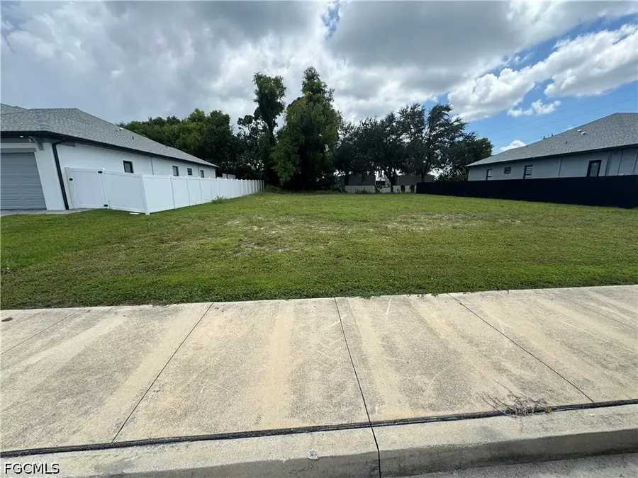 106 SE 8th Street, Cape Coral, FL 33990 - #2