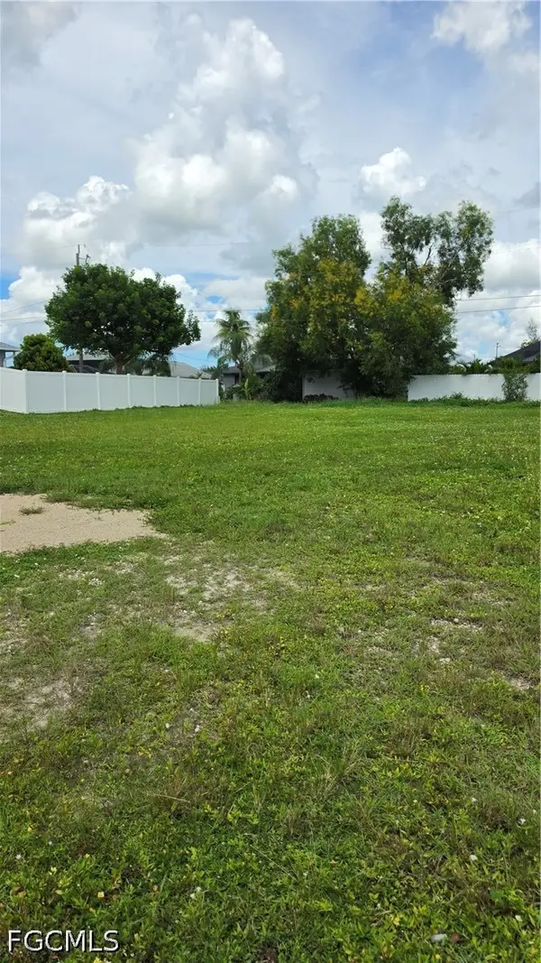 611 SW 27th Terrace, Cape Coral, FL 33914
