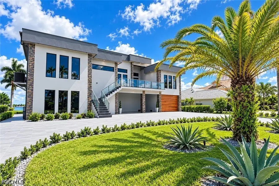 141 E North Shore Avenue, North Fort Myers, FL 33917 - #2