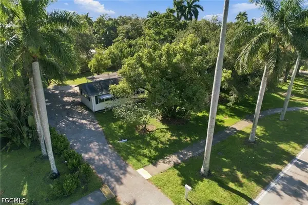 10461 Mcgregor Boulevard, Fort Myers, FL 33919