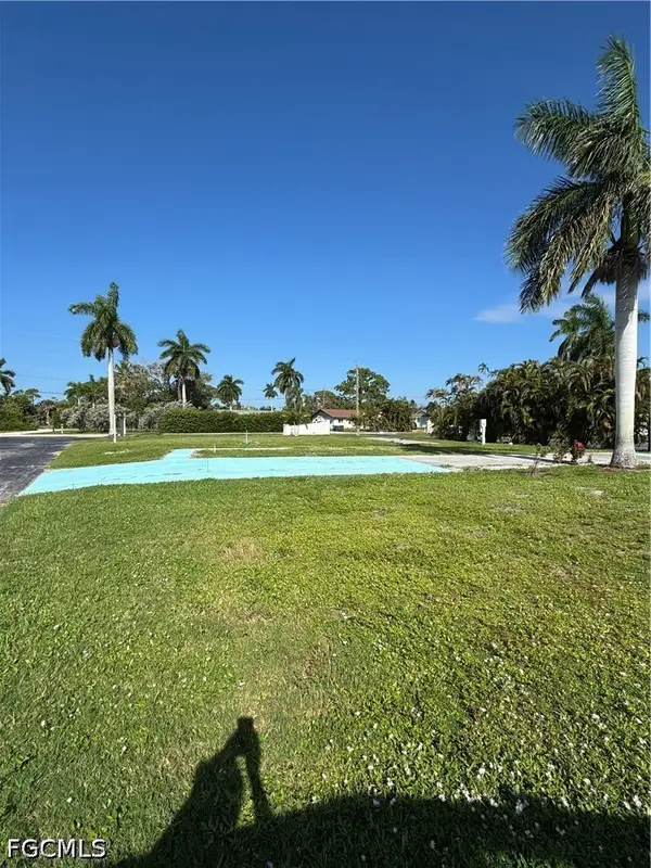 89 Sycamore Lane, Fort Myers, FL 33908