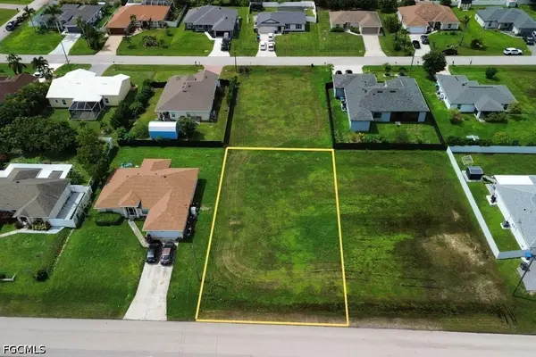 2428 NE 7th Place, Cape Coral, FL 33909