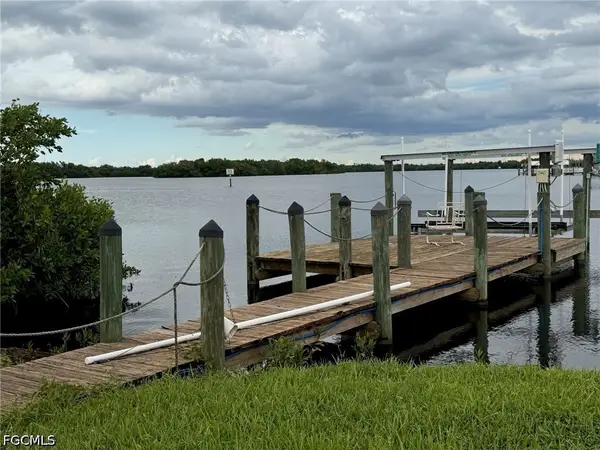 323 Shoreland Drive, Fort Myers, FL 33905