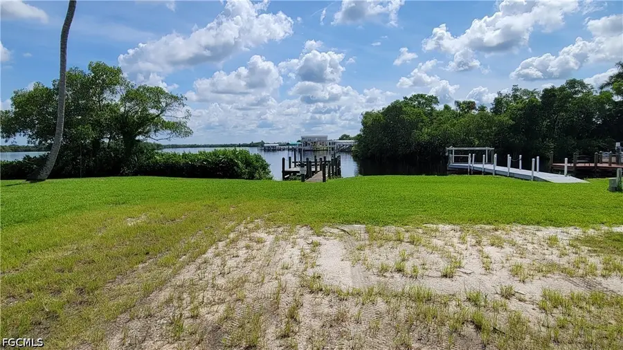 323 Shoreland Drive, Fort Myers, FL 33905 - #2