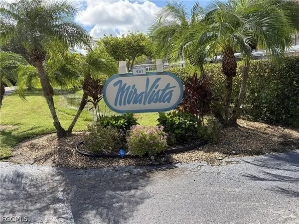 481 Quail Forest Boulevard #B207, Naples, FL 34105