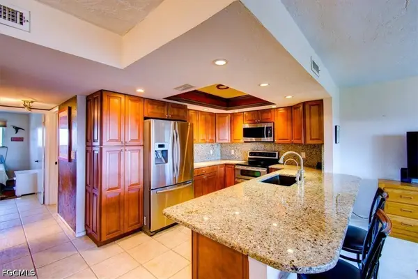 4906 Victoria Drive #413, Cape Coral, FL 33904