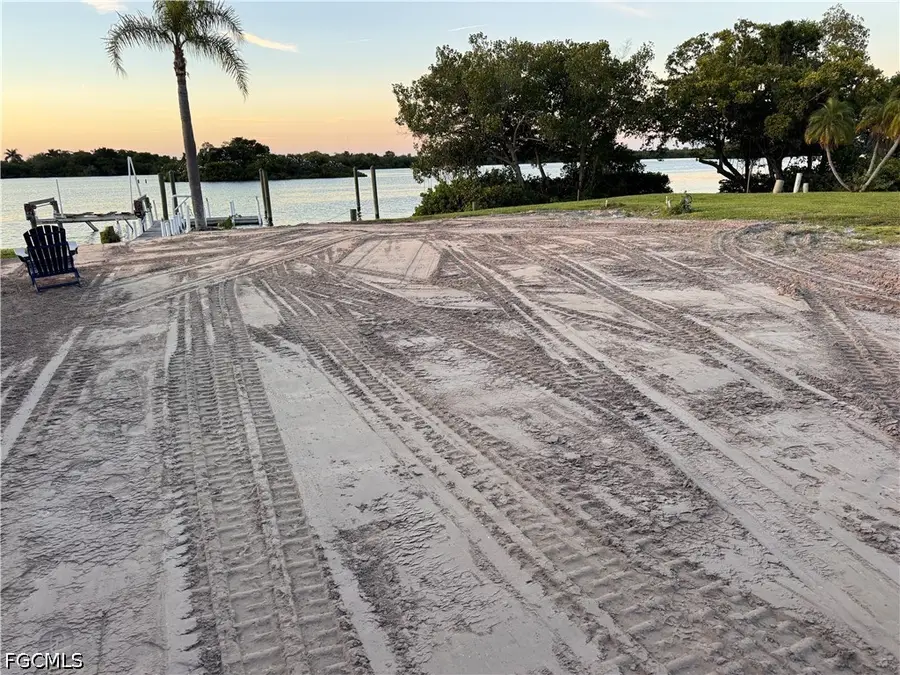 321 Shoreland Drive, Fort Myers, FL 33905 - #2