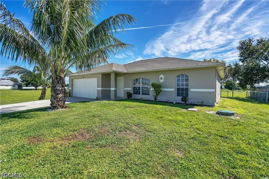 2035 NE 8th Place, Cape Coral, FL 33909 - #2