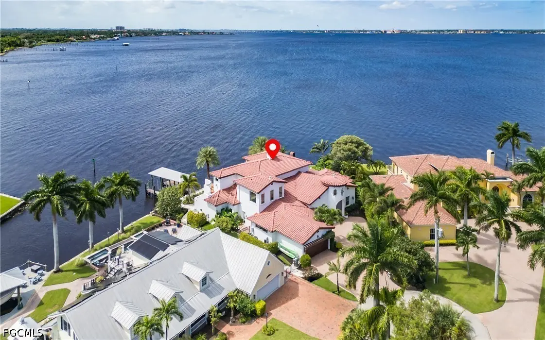 911 Aqua Lane, Fort Myers, FL 33919 - #1