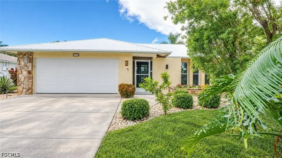 1709 SE 44th Street, Cape Coral, FL 33904 - #2