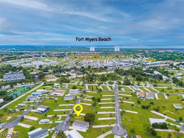 33 Dogwood Way, Fort Myers, FL 33908
