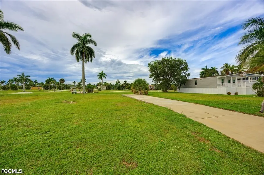 33 Dogwood Way, Fort Myers, FL 33908 - #3