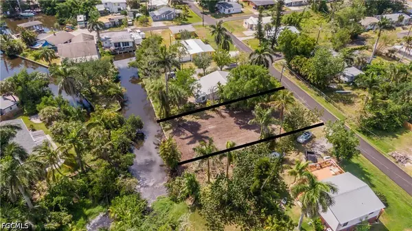 67 Oak Street, North Fort Myers, FL 33903