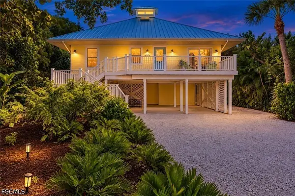 726 Cardium Street, Sanibel, FL 33957