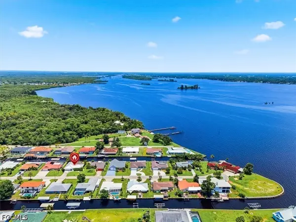 7211 Reymoor Drive, North Fort Myers, FL 33917