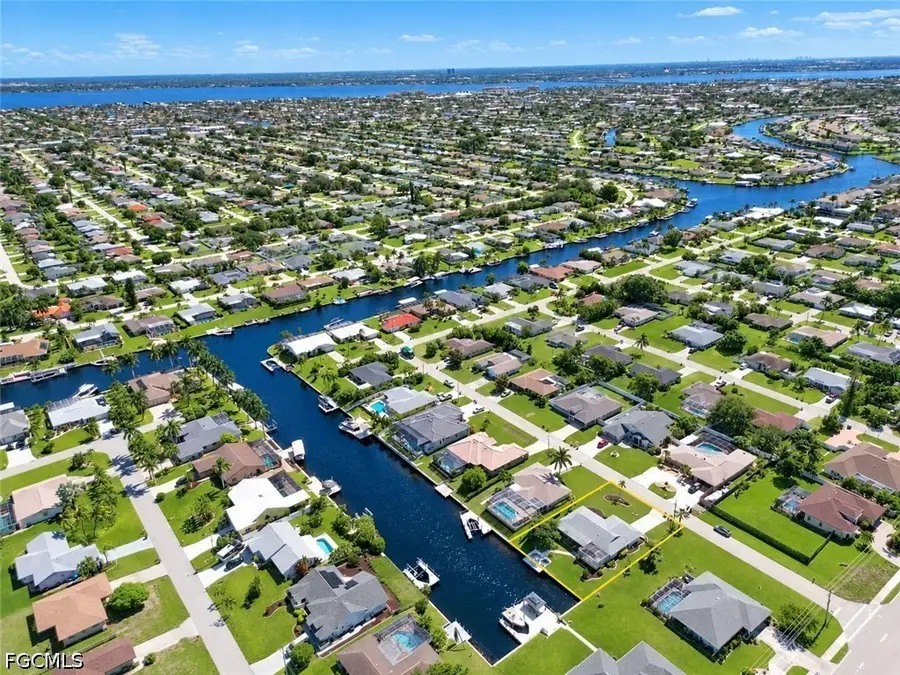 907 SE 33rd Terrace, Cape Coral, FL 33904 - #3