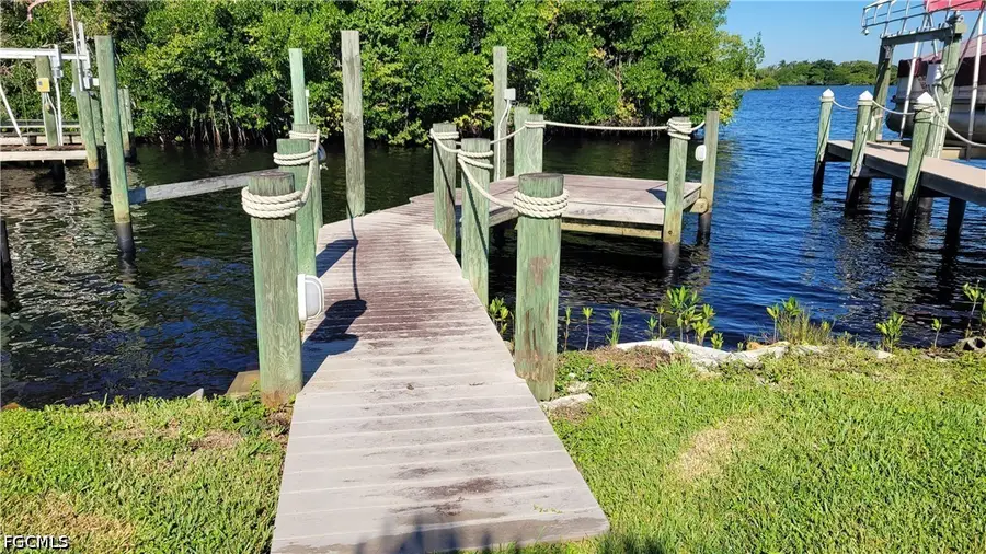 336 Shoreland Drive, Fort Myers, FL 33905 - #2