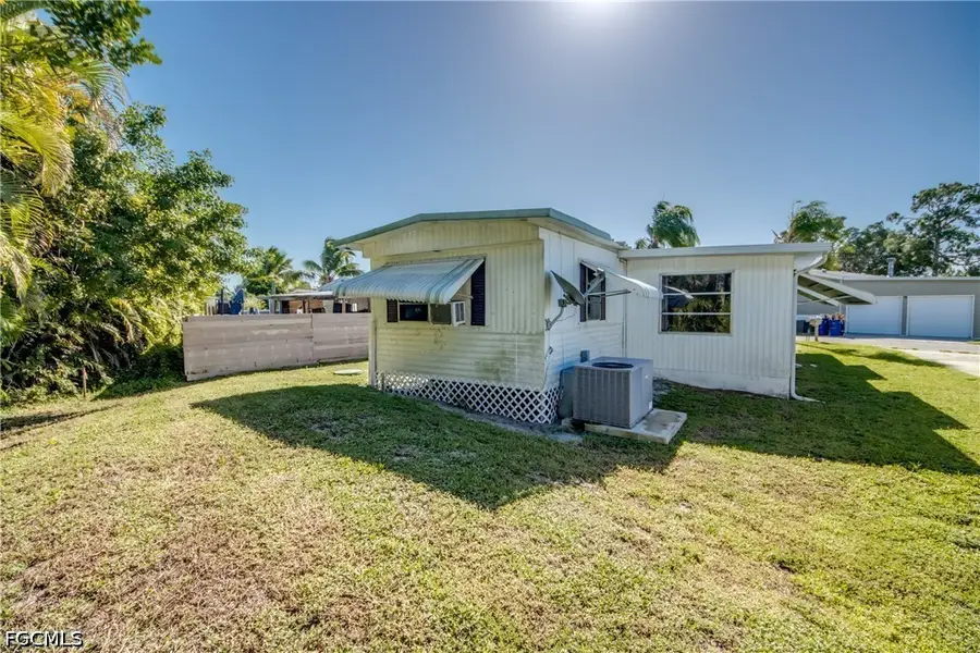 123 Amber Avenue, North Fort Myers, FL 33917 - #2