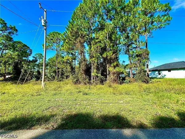 812 Downer Avenue S, Lehigh Acres, FL 33974