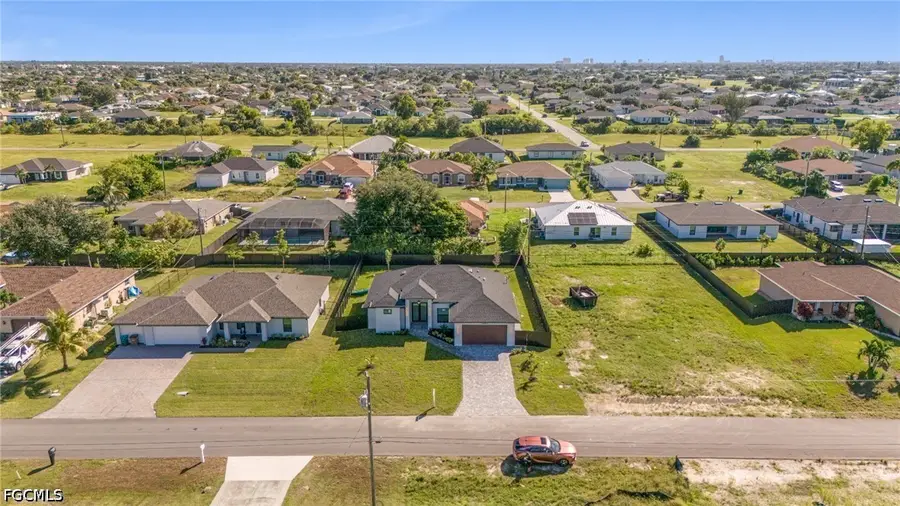 1005 NE 4th Place, Cape Coral, FL 33909 - #2
