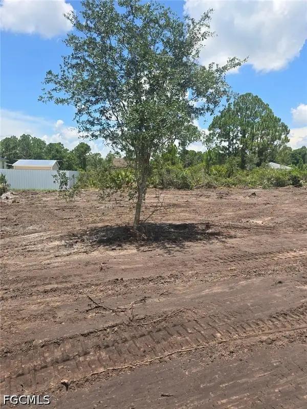 1076 Bells Street E, Lehigh Acres, FL 33974