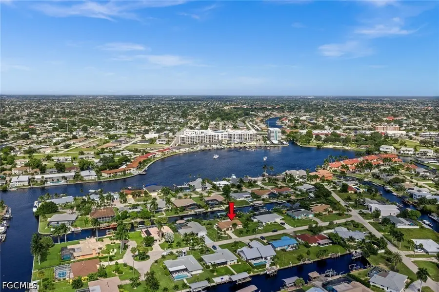 425 Pinecrest Court, Cape Coral, FL 33904 - #2