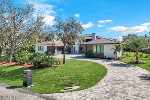 18 Caribbean Road, Naples, FL 34108