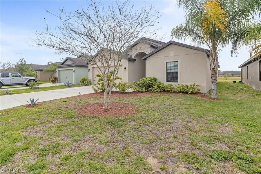 746 Center Lake Street, Lehigh Acres, FL 33974 - Image #3