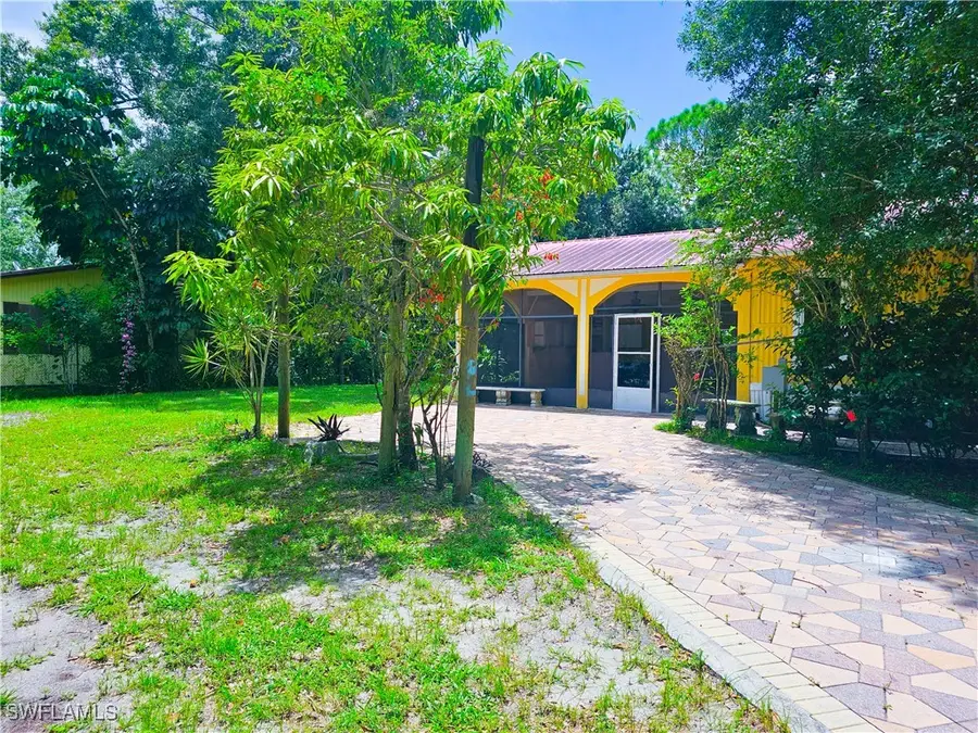 571 E Lincoln Avenue, Labelle, FL 33935 - Image #2