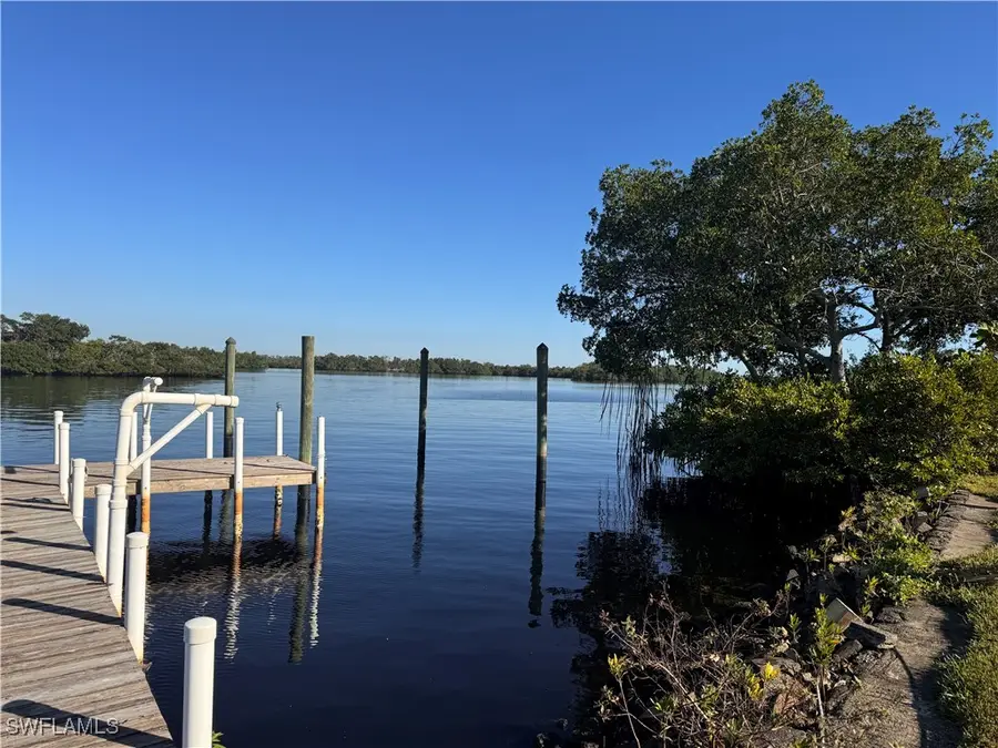 321 Shoreland Drive, Fort Myers, FL 33905 - Image #2