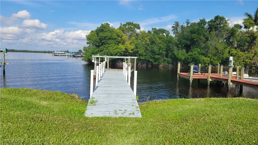 324 Shoreland Drive, Fort Myers, FL 33905 - Image #2