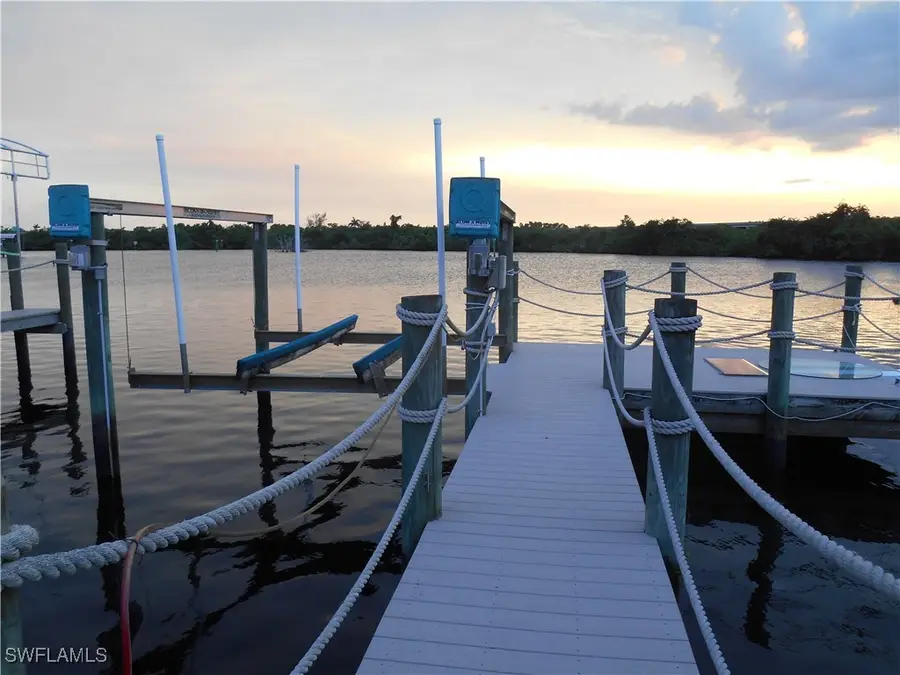 306 Shoreland Drive, Fort Myers, FL 33905 - Image #2