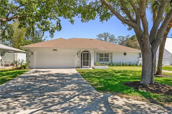 2560 11th Circle, Naples, FL 34103