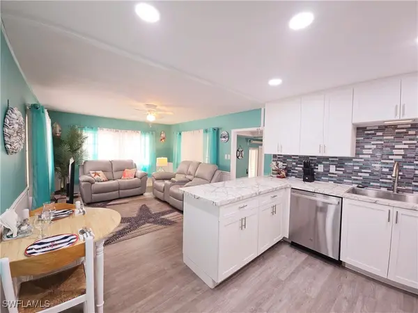 19 Moorhead Manor, Naples, FL 34112