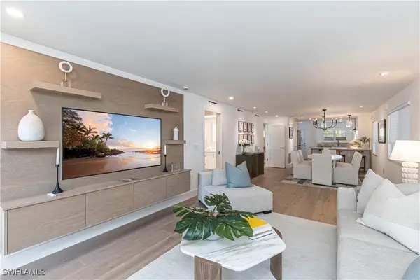 320 14th Avenue S #320E, Naples, FL 34102