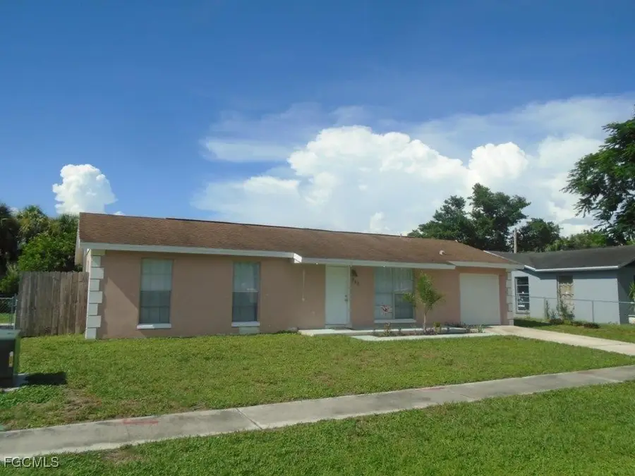 888 Ridgeway Drive, North Fort Myers, FL 33903 - Image #2