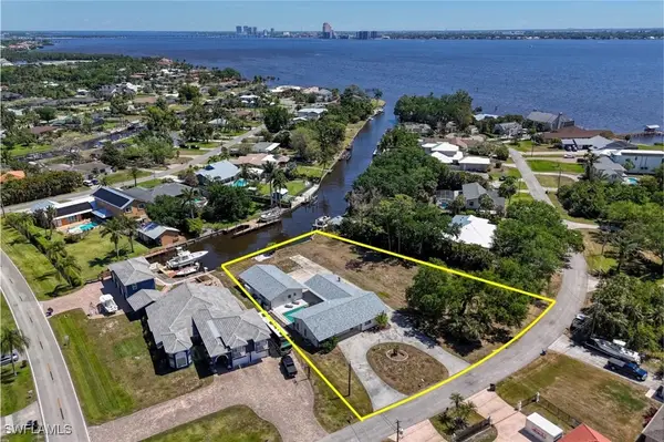 1888 Coral Circle, North Fort Myers, FL 33903