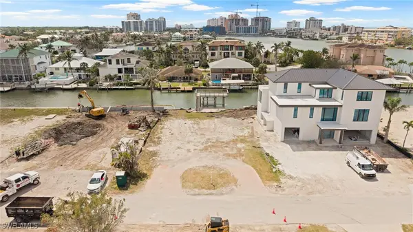 270 Trade Winds Avenue, Naples, FL 34108