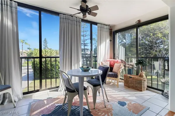 219 Fox Glen Drive #1204, Naples, FL 34104